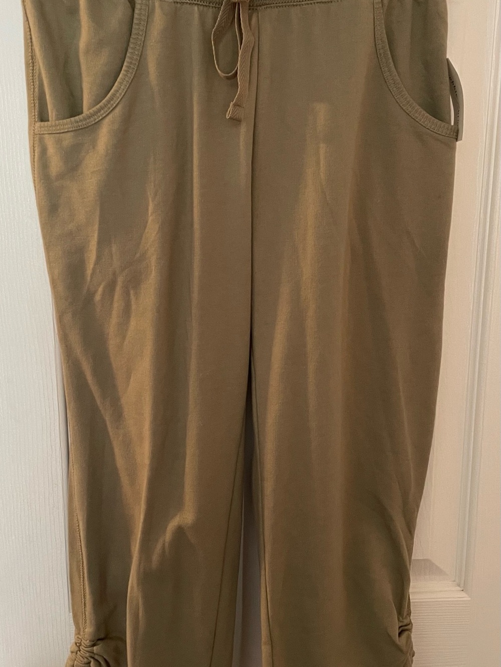 Khaki Lounge Capri Pants Women’s size Small NWT